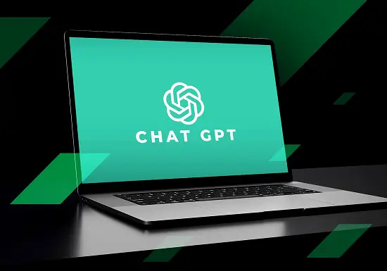 ChatGPT на ноутбуці — AI асистент для бізнесу