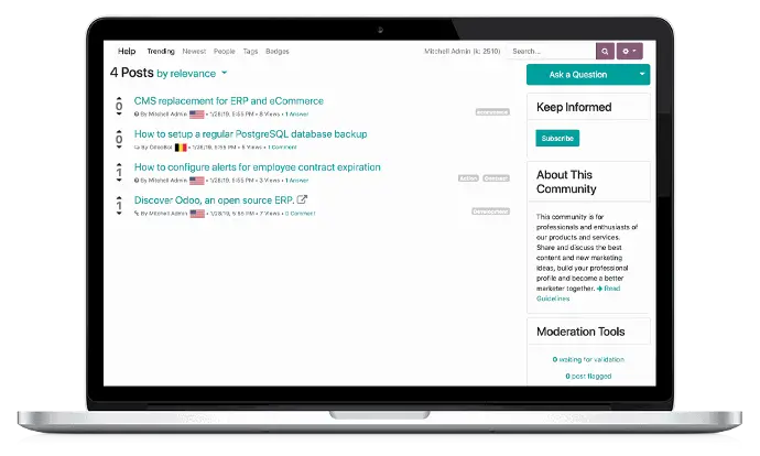 Odoo форум — список постів та питань користувачів на екрані ноутбука
